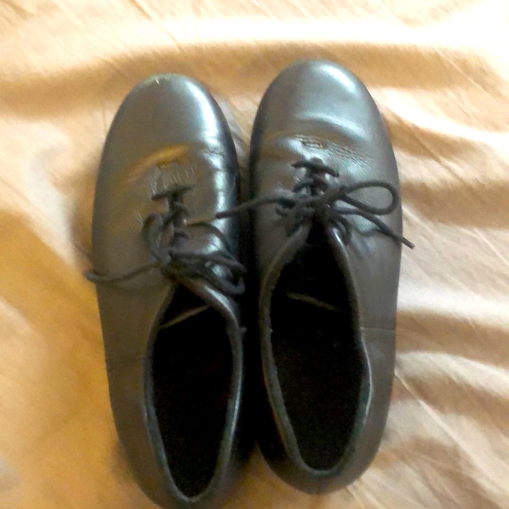 Black Capezio tele tone tap shoes worth $150